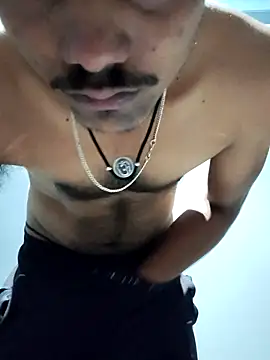 Snapshot of luck00y chatting on April 7, 2026, 4:58 am luck00y online show from April 7, 2026, 4:58 am