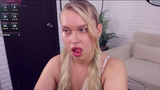 Snapshot of angelic_coy chatting on June 7, 2026, 11:26 am angelic coy online show from June 7, 2026, 11:26 am