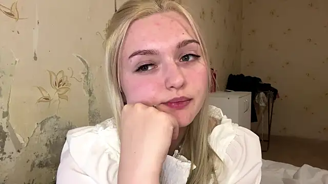 Snapshot of Sophia_Blonde chatting on April 2, 2026, 5:30 pm Sophia Blonde online show from April 2, 2026, 5:30 pm