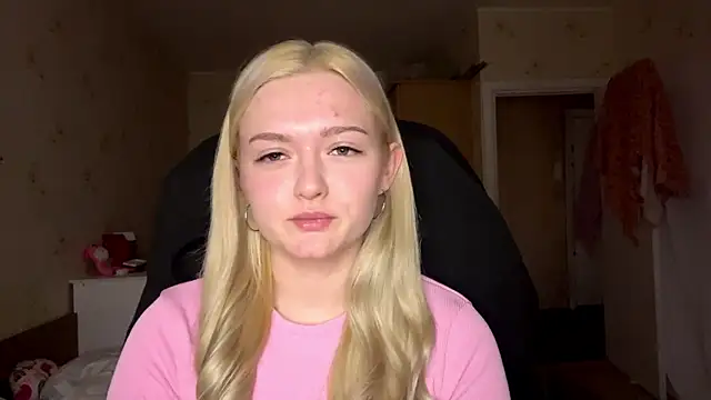 Snapshot of Sophia_Blonde chatting on April 2, 2026, 1:46 am Sophia Blonde online show from April 2, 2026, 1:46 am