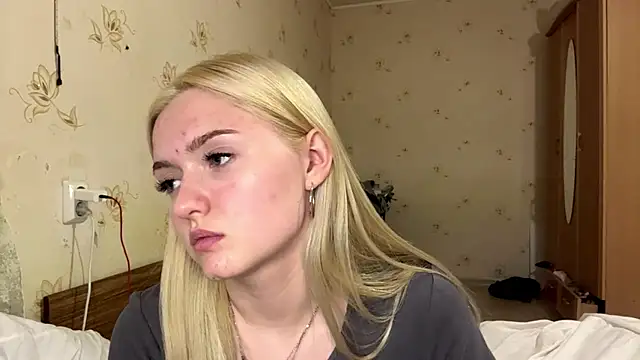 Snapshot of Sophia_Blonde chatting on April 6, 2026, 4:52 pm Sophia Blonde online show from April 6, 2026, 4:52 pm