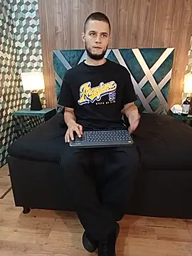 Snapshot of Joaho_Fernandez chatting on July 4, 2026, 11:20 pm Joaho Fernandez online show from July 4, 2026, 11:20 pm