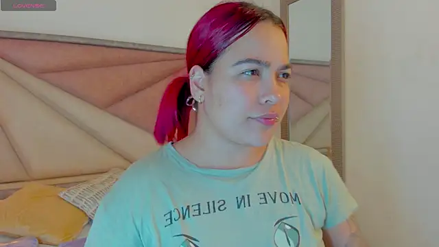 Snapshot of AfroditaVega_ chatting on May 14, 2026, 6:05 pm AfroditaVega online show from May 14, 2026, 6:05 pm