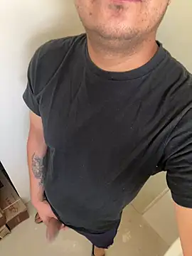 menfil8181 online show from April 8, 2026, 3:46 pm