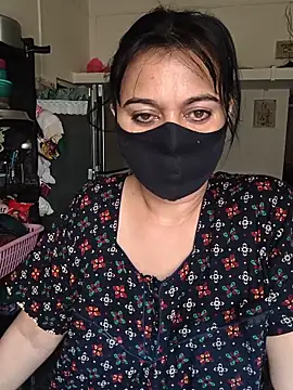 HeartlessGirl online show from May 17, 2026, 5:18 am