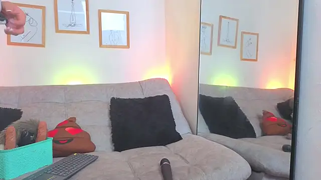 Snapshot of CharlotteCopper_ chatting on April 19, 2026, 10:27 am CharlotteCopper online show from April 19, 2026, 10:27 am
