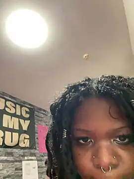 Snapshot of Nyla_xox chatting on April 19, 2026, 10:34 pm Nyla xox online show from April 19, 2026, 10:34 pm