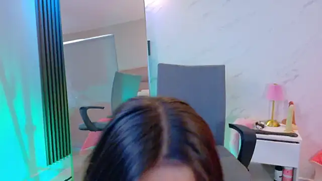 Snapshot of Charlott__18 chatting on April 8, 2026, 2:29 pm Charlott 18 online show from April 8, 2026, 2:29 pm
