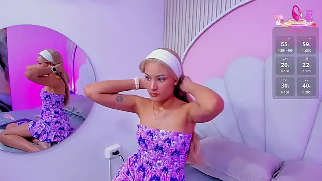 Snapshot of mia__poppy chatting on April 22, 2026, 3:35 am mia poppy online show from April 22, 2026, 3:35 am