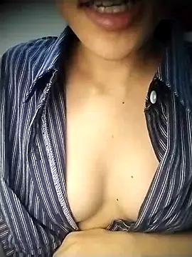 Snapshot of Miyumi1137 chatting on April 1, 2026, 1:41 pm Miyumi1137 online show from April 1, 2026, 1:41 pm