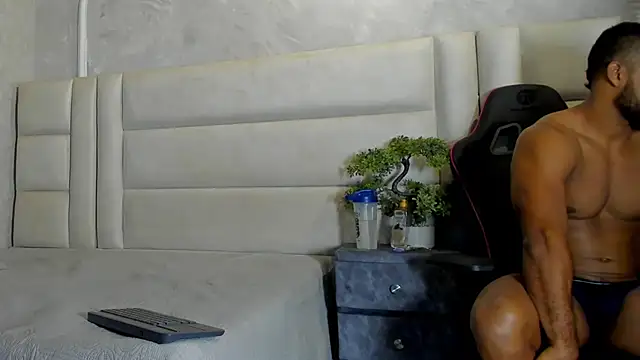 Snapshot of Dark_lennox chatting on April 24, 2026, 1:40 am Dark lennox online show from April 24, 2026, 1:40 am
