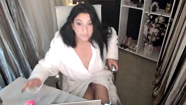 Snapshot of DreamLove2020 chatting on October 19, 2025, 8:11 pm DreamLove2020 online show from October 19, 2025, 8:11 pm