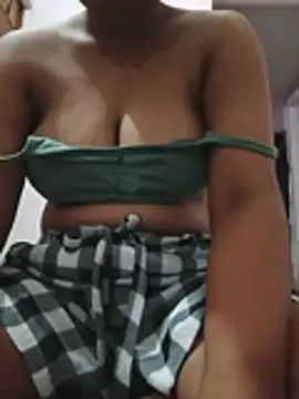 Snapshot of Princess_Kivara chatting on July 16, 2026, 5:54 pm Princess Kivara online show from July 16, 2026, 5:54 pm