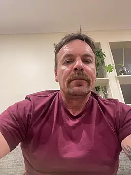 Snapshot of macfromoz chatting on April 24, 2026, 10:17 am macfromoz online show from April 24, 2026, 10:17 am