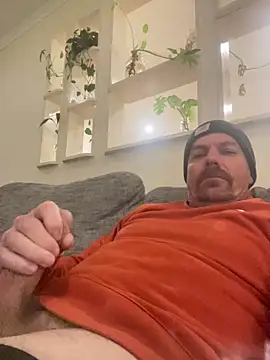 Snapshot of macfromoz chatting on May 19, 2026, 12:59 am macfromoz online show from May 19, 2026, 12:59 am