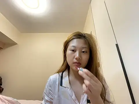tutu512 online show from May 18, 2026, 3:06 pm