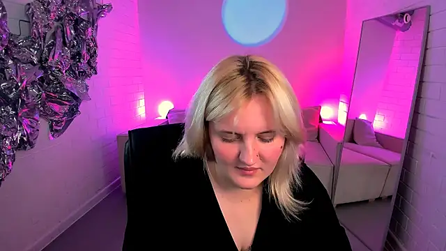 KathyBriggs online show from June 29, 2026, 5:14 am
