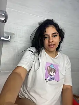 Snapshot of Gabyfosterr__ chatting on April 5, 2026, 5:41 pm Gabyfosterr online show from April 5, 2026, 5:41 pm