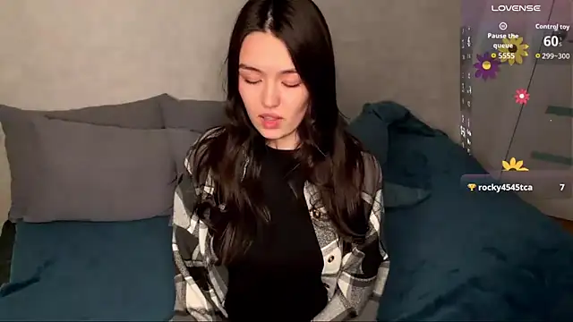 Snapshot of lilysolar chatting on April 6, 2026, 4:52 pm lilysolar online show from April 6, 2026, 4:52 pm
