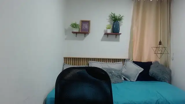 Violet 2003 online show from May 4, 2026, 1:58 pm