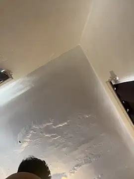 hotbottominr online show from April 26, 2026, 8:00 am