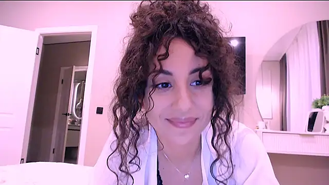 Snapshot of curly_jade_ chatting on April 15, 2026, 5:17 pm curly jade online show from April 15, 2026, 5:17 pm