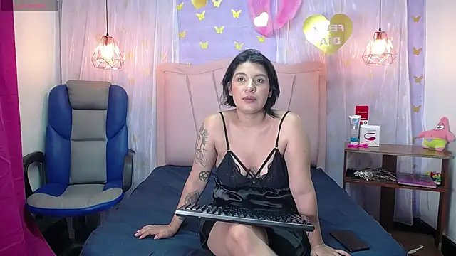 Snapshot of Charlotte2cute chatting on March 25, 2026, 11:03 pm Charlotte2cute online show from March 25, 2026, 11:03 pm