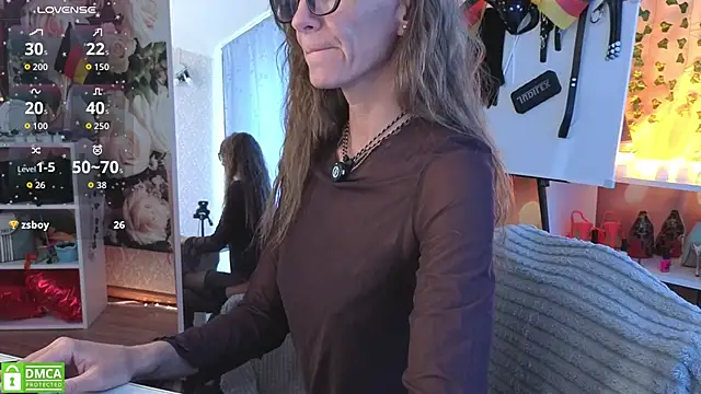 jesica mooonn online show from June 20, 2026, 4:28 am