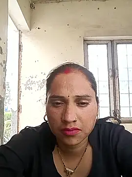 Snapshot of Raanieoy012 chatting on April 3, 2026, 1:45 am Raanieoy012 online show from April 3, 2026, 1:45 am