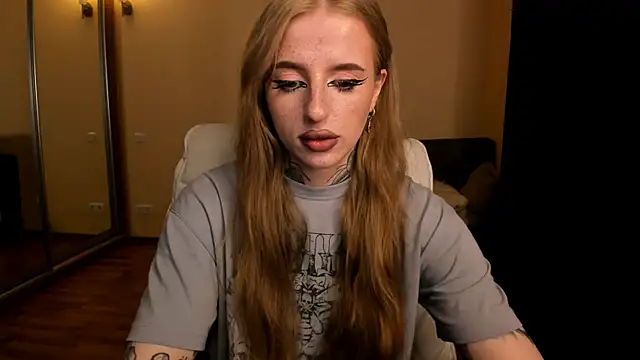 Snapshot of harley_kimm chatting on June 18, 2026, 5:17 am harley kimm online show from June 18, 2026, 5:17 am