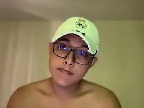 Chriis 18 online show from March 26, 2026, 4:05 pm