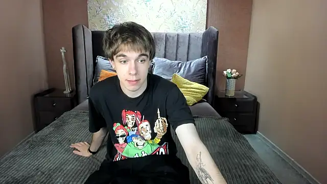 Snapshot of DaveBevy chatting on June 17, 2026, 7:35 pm DaveBevy online show from June 17, 2026, 7:35 pm