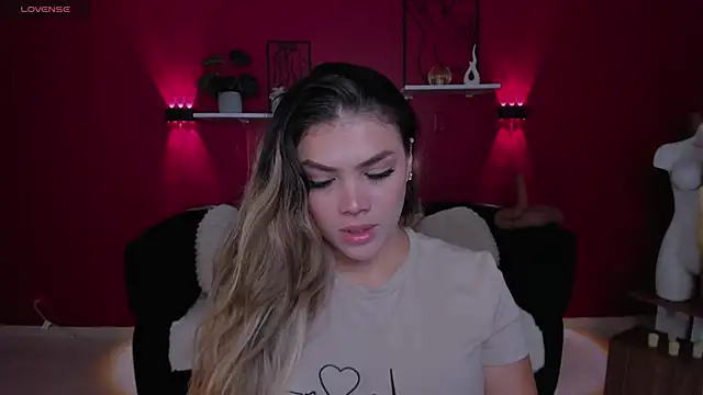 Snapshot of Sofia_Velvetx chatting on June 16, 2026, 1:22 pm Sofia Velvetx online show from June 16, 2026, 1:22 pm