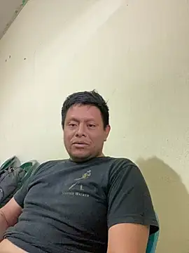 Luis-Armando online show from April 15, 2026, 10:10 pm