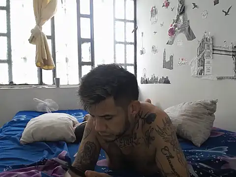 Snapshot of allison_maxtattoo_ chatting on April 16, 2026, 8:53 pm allison maxtattoo online show from April 16, 2026, 8:53 pm