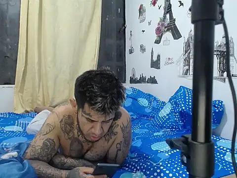 Snapshot of allison_maxtattoo_ chatting on April 21, 2026, 4:08 am allison maxtattoo online show from April 21, 2026, 4:08 am