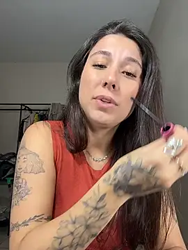Carolzinhalux69 online show from June 3, 2026, 4:44 pm