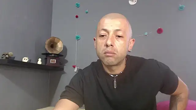 Snapshot of _bonnie_and_clyde chatting on July 1, 2026, 8:20 pm bonnie and clyde online show from July 1, 2026, 8:20 pm
