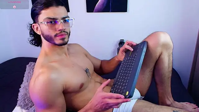 IamAxel03 online show from July 1, 2026, 7:47 pm