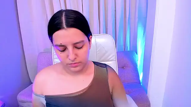 Snapshot of Arihanna_London chatting on May 14, 2026, 3:36 am Arihanna London online show from May 14, 2026, 3:36 am