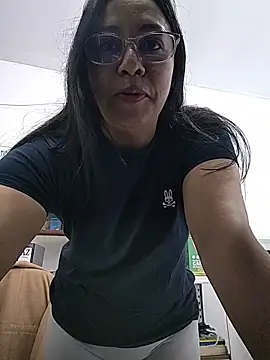 Snapshot of Violeta--7 chatting on May 22, 2026, 1:42 pm Violeta--7 online show from May 22, 2026, 1:42 pm