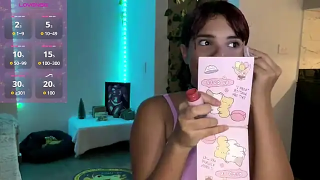 Snapshot of Lau-Nomi chatting on May 20, 2026, 7:05 am Lau-Nomi online show from May 20, 2026, 7:05 am