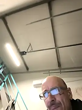 TavoEskort123 online show from April 25, 2026, 1:52 am