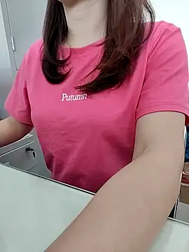 Snapshot of Easyly0 chatting on April 4, 2026, 2:07 am Easyly0 online show from April 4, 2026, 2:07 am