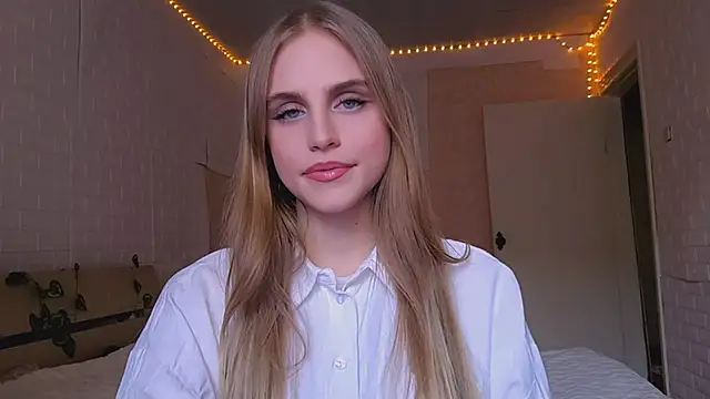 EveCoutch online show from March 31, 2026, 12:07 pm