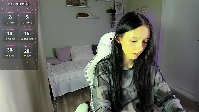 AnnaOddy online show from April 27, 2026, 7:39 am