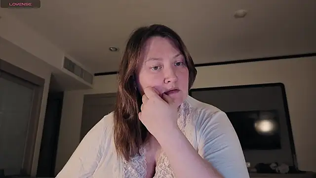 Snapshot of elegant_pleasure chatting on April 12, 2026, 3:48 pm elegant pleasure online show from April 12, 2026, 3:48 pm