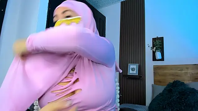 Nailea   online show from April 11, 2026, 2:19 am