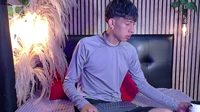 Snapshot of Tommy_Fox chatting on April 8, 2026, 12:50 pm Tommy Fox online show from April 8, 2026, 12:50 pm