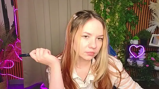 ViolettaSwang online show from April 9, 2026, 10:43 am